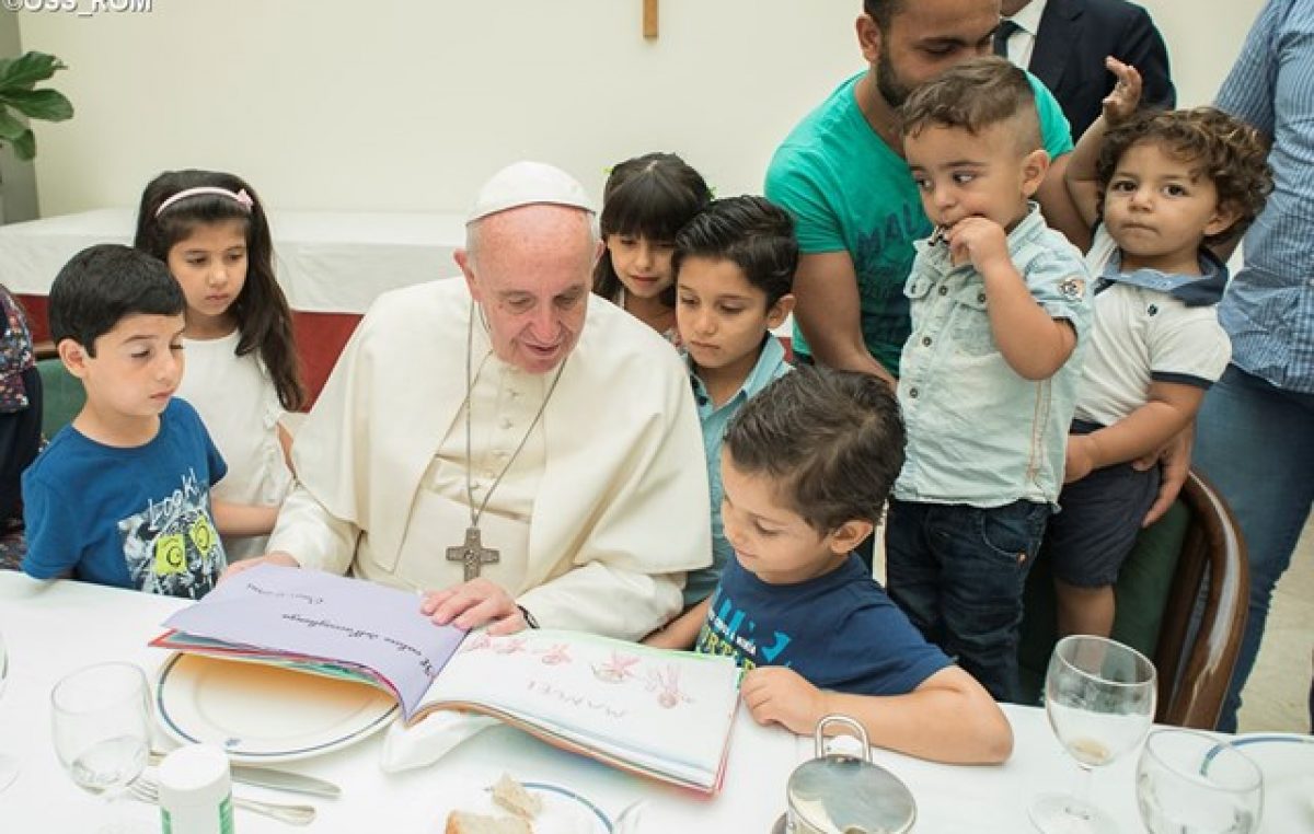 Un gesto del Papa a refugiados sirios