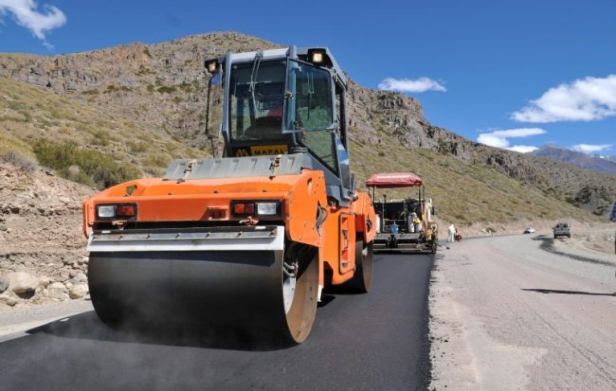 Los 27 municipios de Chubut firman convenio por fondos del bono