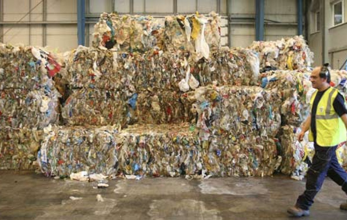 Arias pone en marcha una planta para tratar y reciclar el 100% de la basura