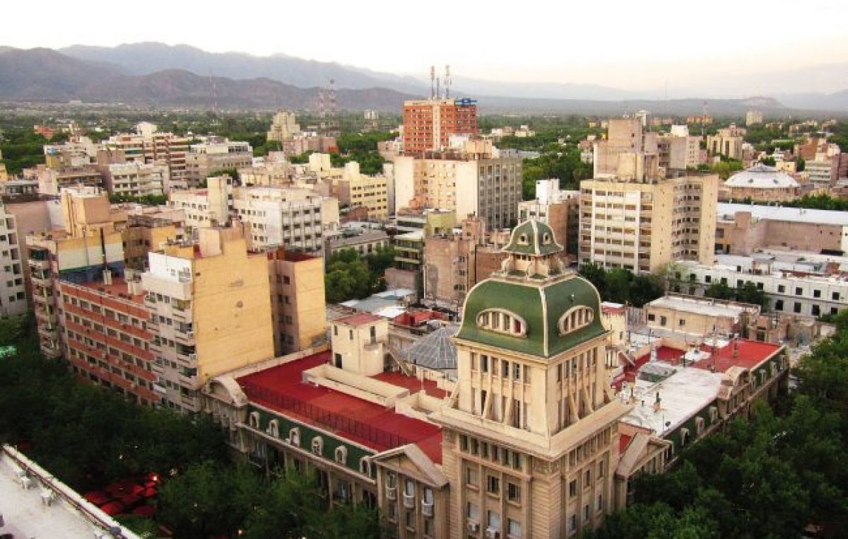 El desafío de urbanizar y humanizar el espacio público en Mendoza