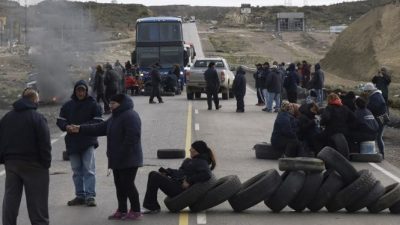 Municipales de Caleta mantienen paro y volvieron a cortar el acceso sur