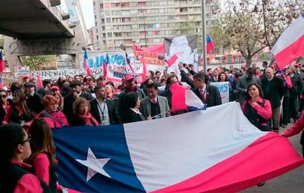 Un 90% de adhesión a paro de empleados públicos de Chile
