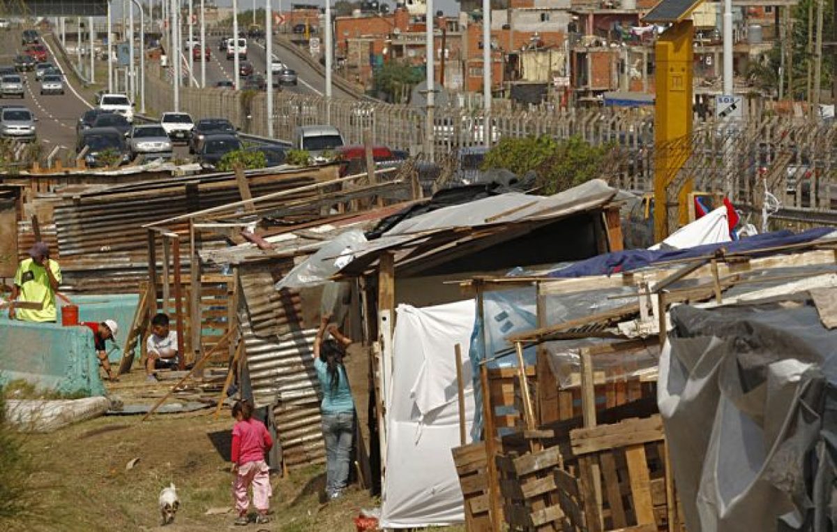 Según el INDEC, uno de cada tres argentinos es pobre