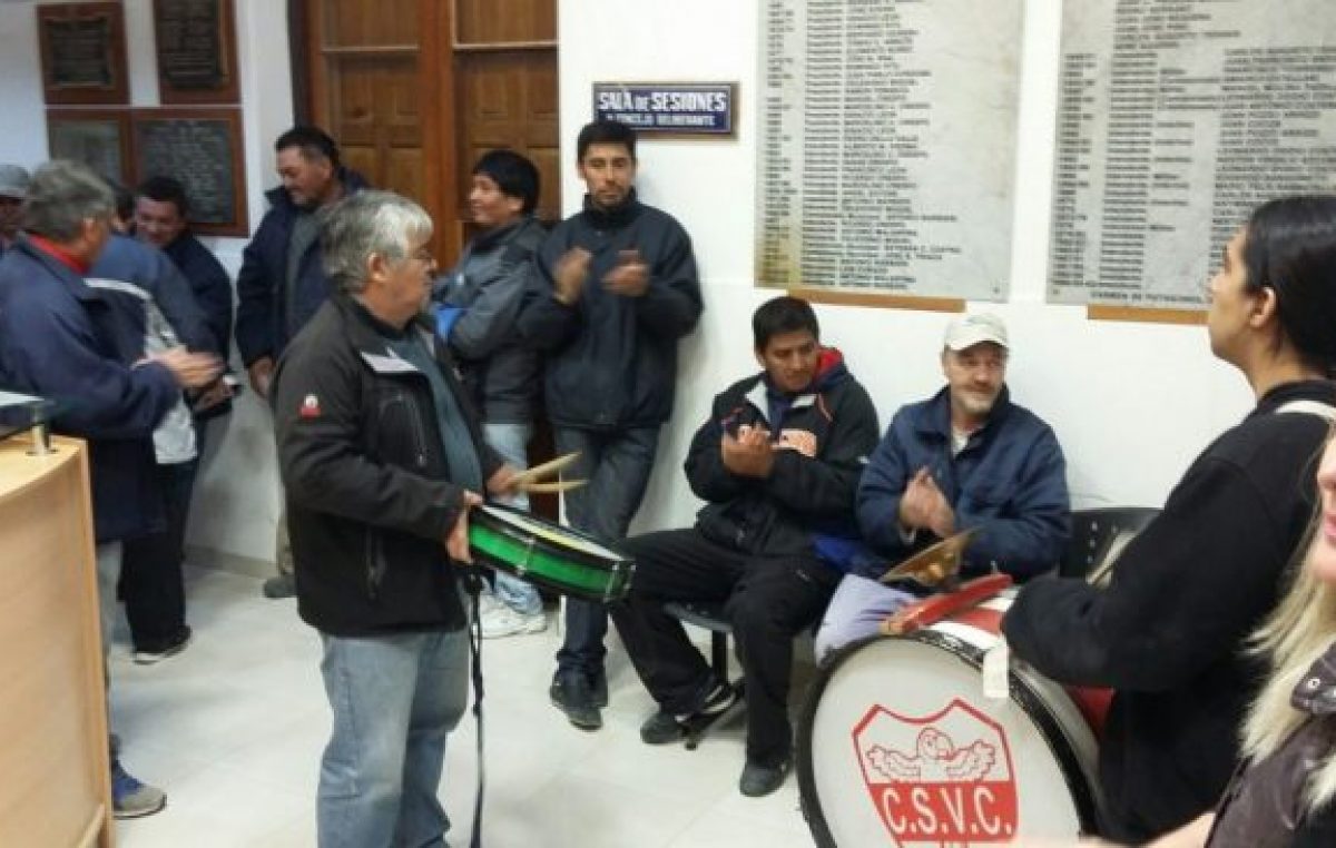 Patagones: empleados municipales tomaron el hall del municipio