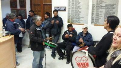 Patagones: empleados municipales tomaron el hall del municipio