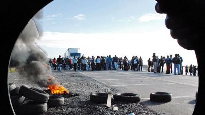 Siguen los cortes de ruta en Caleta Olivia, y Cañadón Seco se declaró en “alerta colectivo”