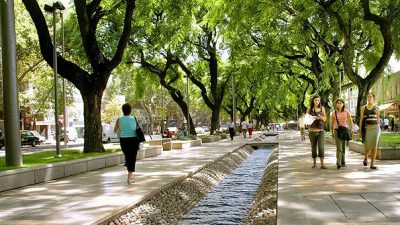 Mendoza busca fortalecer el turismo peatonal