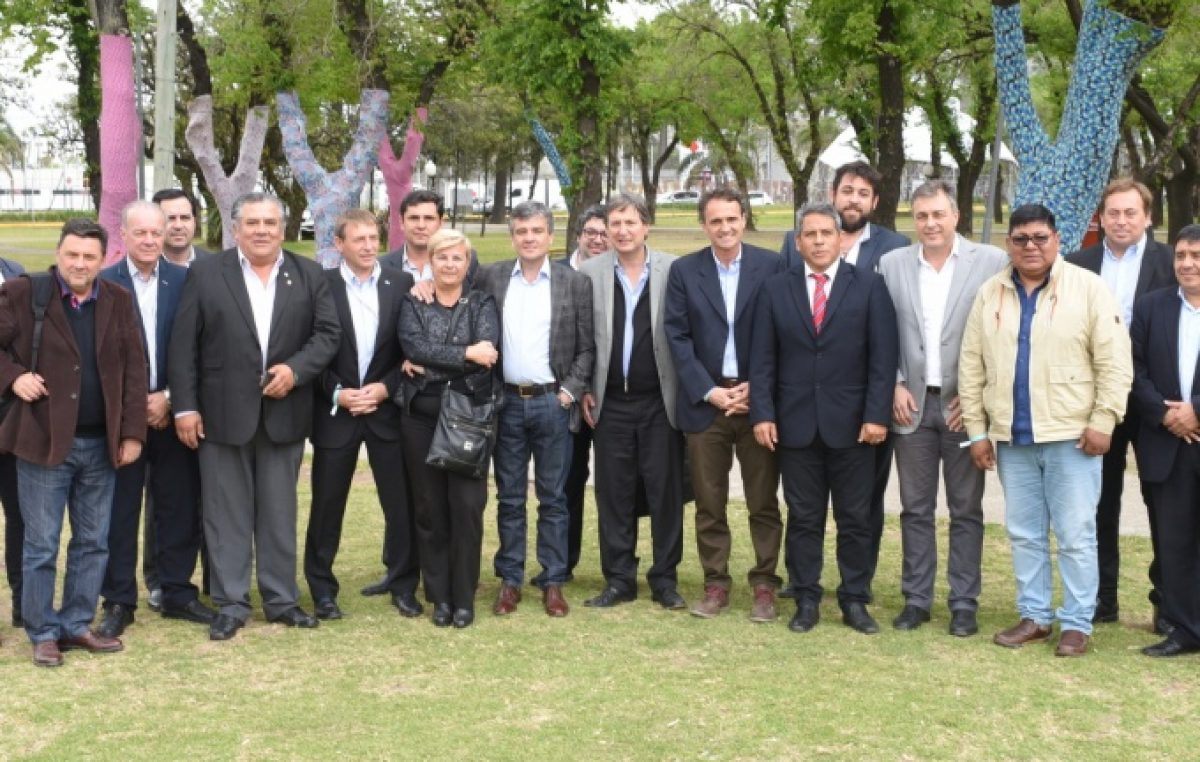 El Grupo Esmeralda recibió a intendentes peronistas de otras provincias