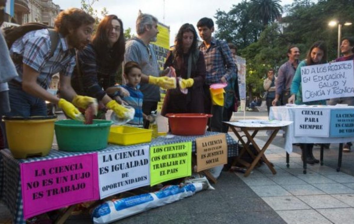 Científicos tucumanos reclamaron contra el recorte presupuestario