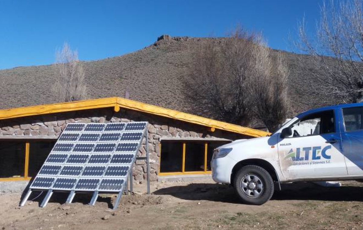 Instalan paneles solares para la generación de electricidad en comunidades mapuches