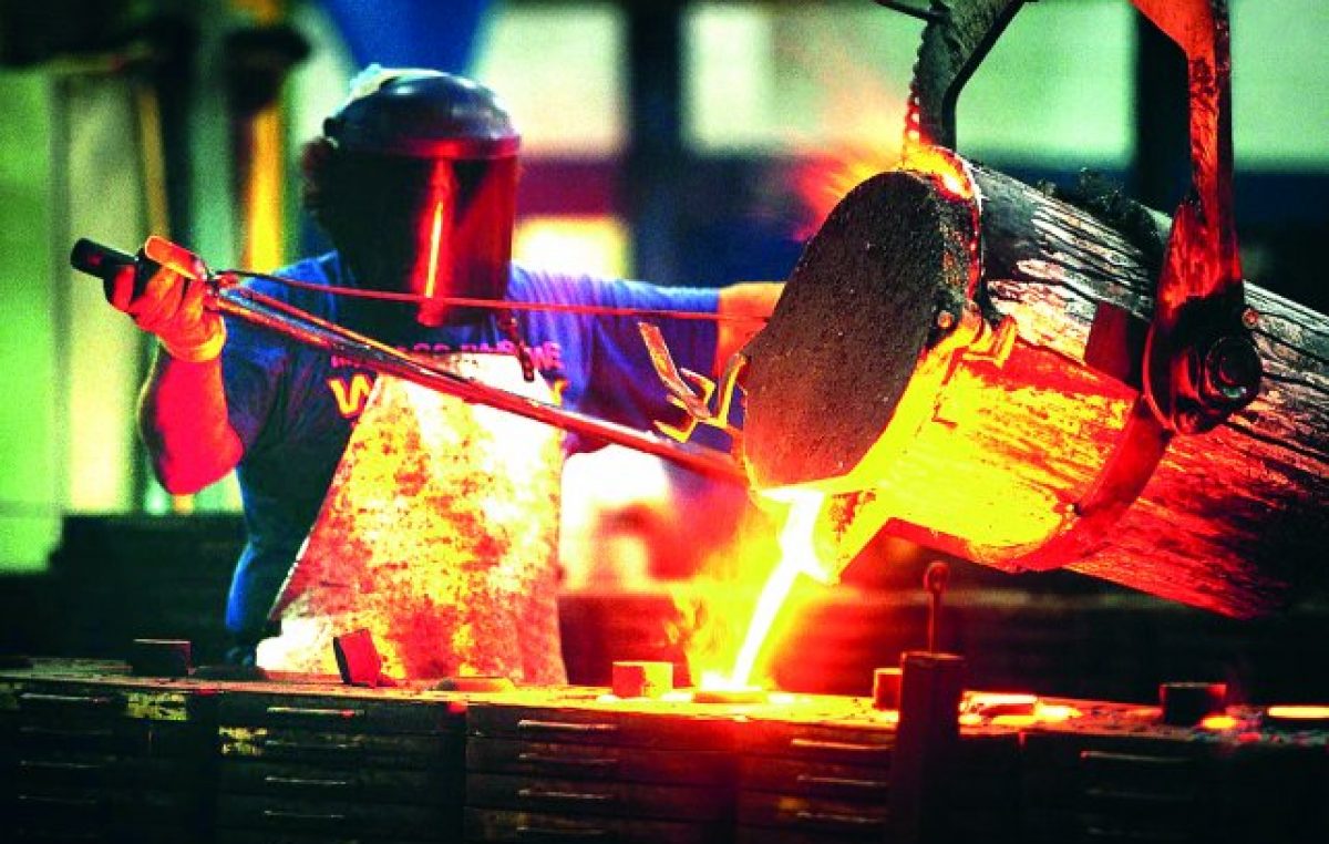La producción de acero cayó casi un 20% en octubre