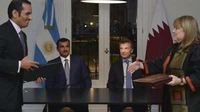 Denuncian a Macri y parte del gabinete por el memorando con Qatar