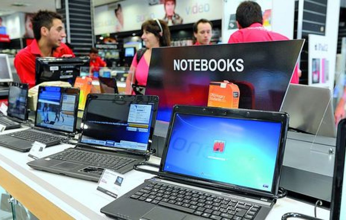 Bajarán los precios de las computadoras, pero prevén al menos 1.000 despidos