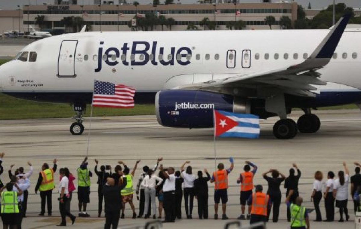 Histórico: un avión comercial conectó Estados Unidos con La Habana