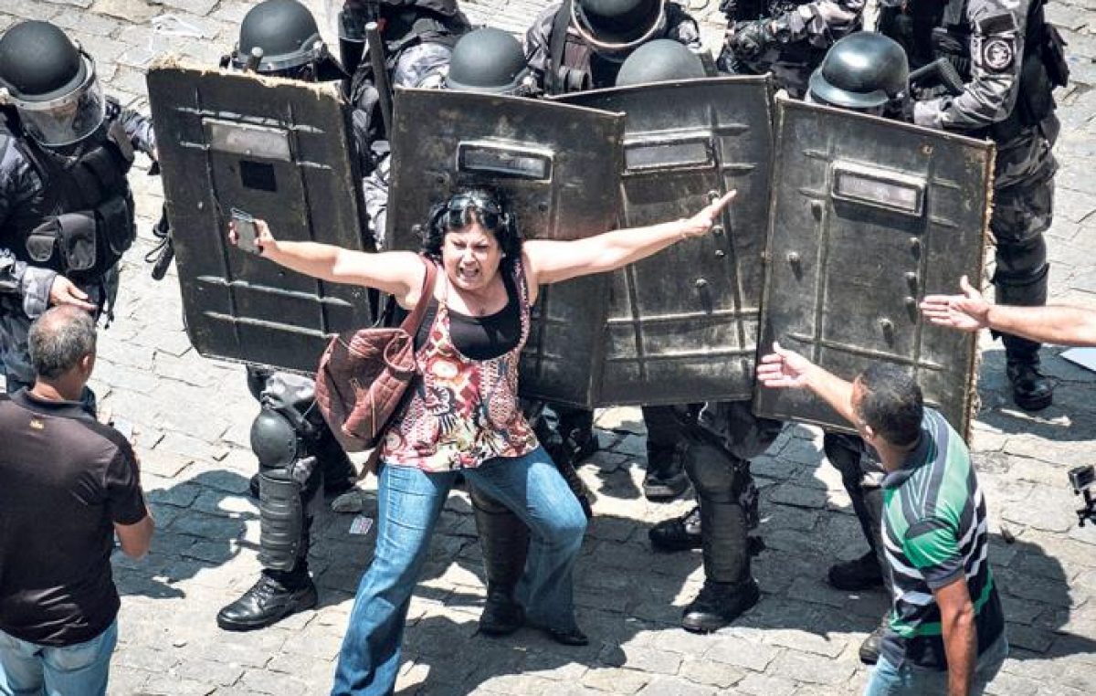 En Río protestan contra los recortes