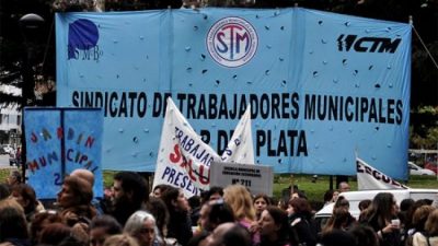 Municipales de Mar del Plata resolverían este viernes una medida de fuerza para el lunes