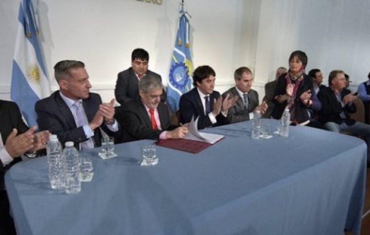Dos municipios y seis Comunas del sur de Chubut recibirán casi 60 millones de pesos para obra pública