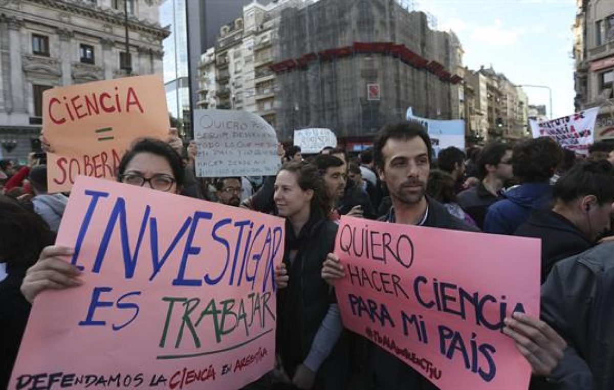 «Defendamos la ciencia argentina»: el petitorio contra el recorte que reúne más de 30 mil firmas