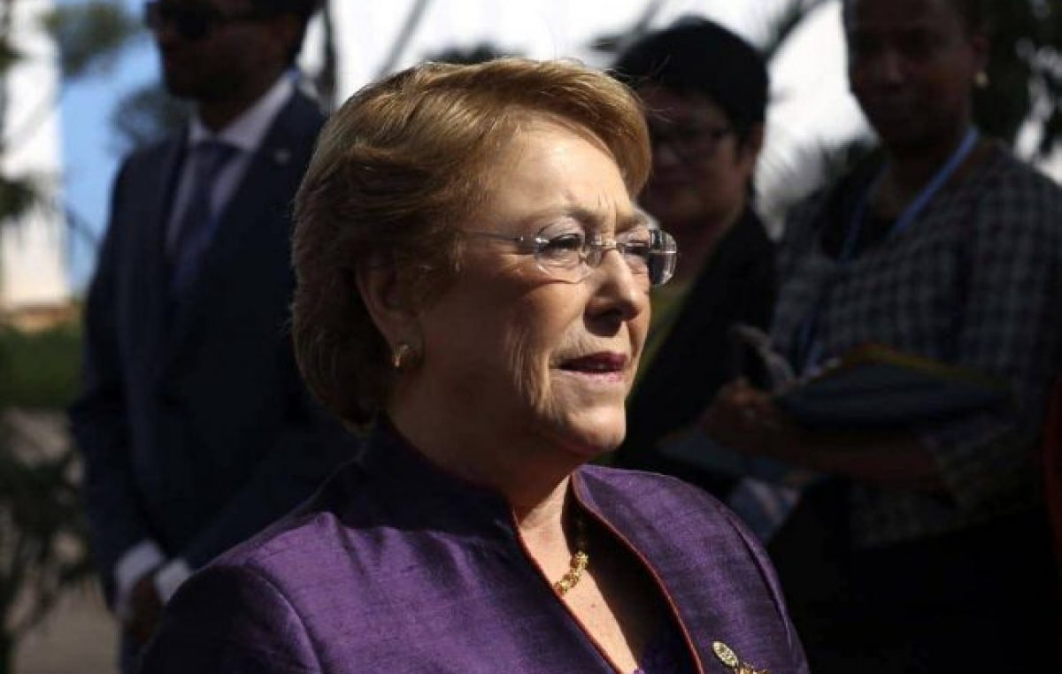 Bachelet en su peor hora: la apoya sólo el 24%