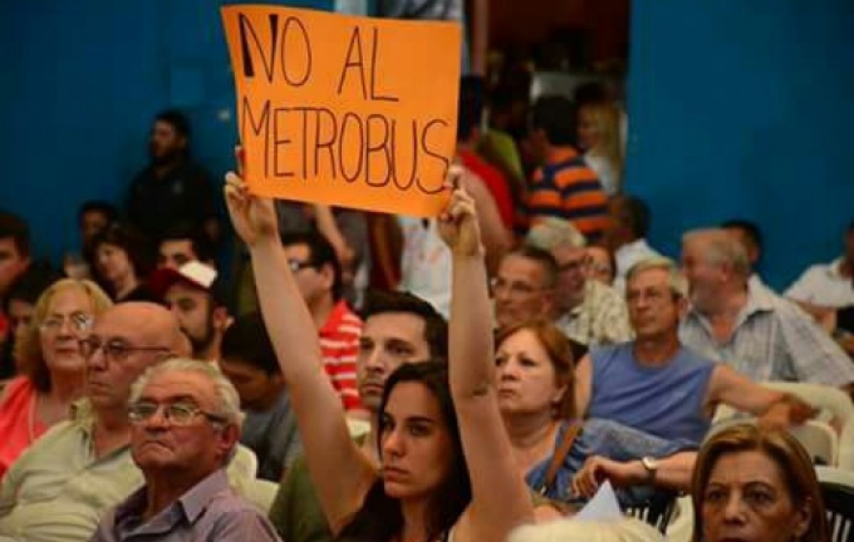 Audiencia pública: Morón le dijo «no» al Metrobús pero Tagliaferro denunció que hubo «infiltrados»