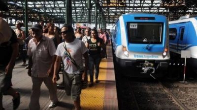 Se atrasa la llegada del tren a La Plata y a Mar del Plata, y no hay noticias de Ferrobaires