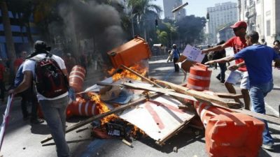Marchas y enfrentamientos en Río en rechazo a medidas de austeridad