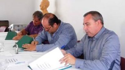 Tordillo: El intendente Olivera firmó el nuevo convenio colectivo de trabajo