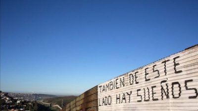 Trump ordenó levantar el muro con México