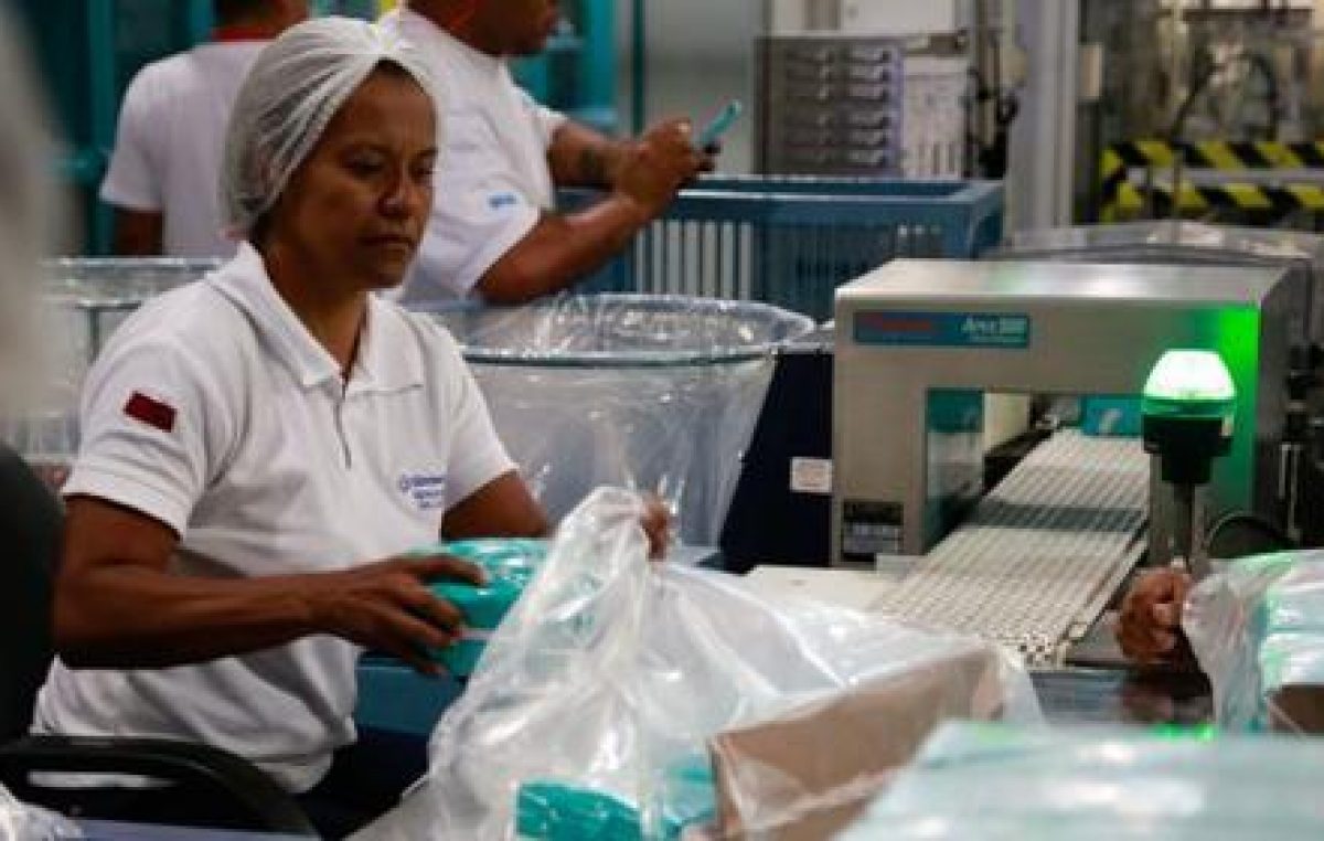 Venezuela incrementa 50% el salario mínimo de los trabajadores