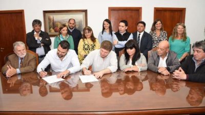 Tierra del Fuego: Vuoto y Melella firmaron un acta de cooperación y defensa de la autonomía municipal