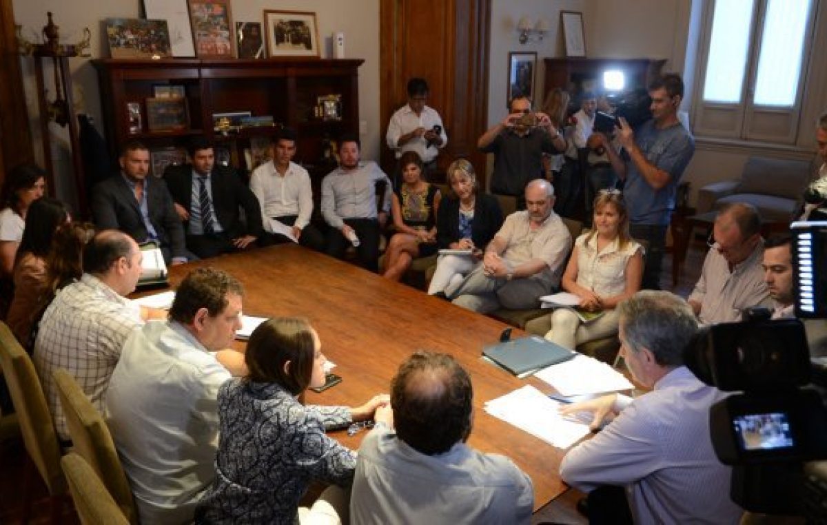 Bahía Blanca: Piden que los funcionarios no aumenten sus sueldos a la par de los empleados municipales