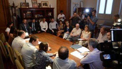 Bahía Blanca: Piden que los funcionarios no aumenten sus sueldos a la par de los empleados municipales