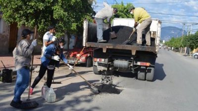 El municipio riojano lanzó plan masivo de bacheo: 1500 cuadras