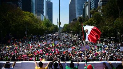 Miles de mexicanos contra Trump
