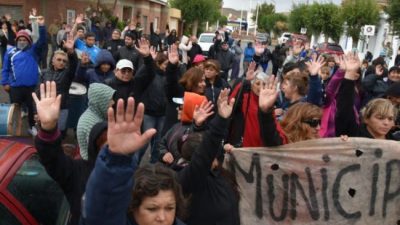 Trabajadores municipales de Caleta iniciaron un paro total de actividades