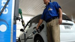 Continúa la polémica tasa vial en la nafta: Los municipios bonaerenses que están en la mira de la Justicia