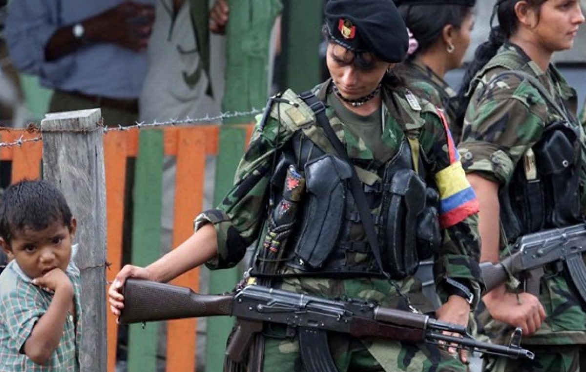 Colombia: mujeres de las FARC cambian fusiles por bebés