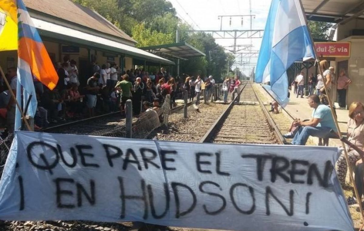 Incertidumbre por el tren Roca: Sin respuestas en Pereyra y Hudson, los vecinos se siguen manifestando