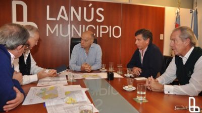 El intendente de Lanús otorgó por decreto un aumento del 20% a municipales