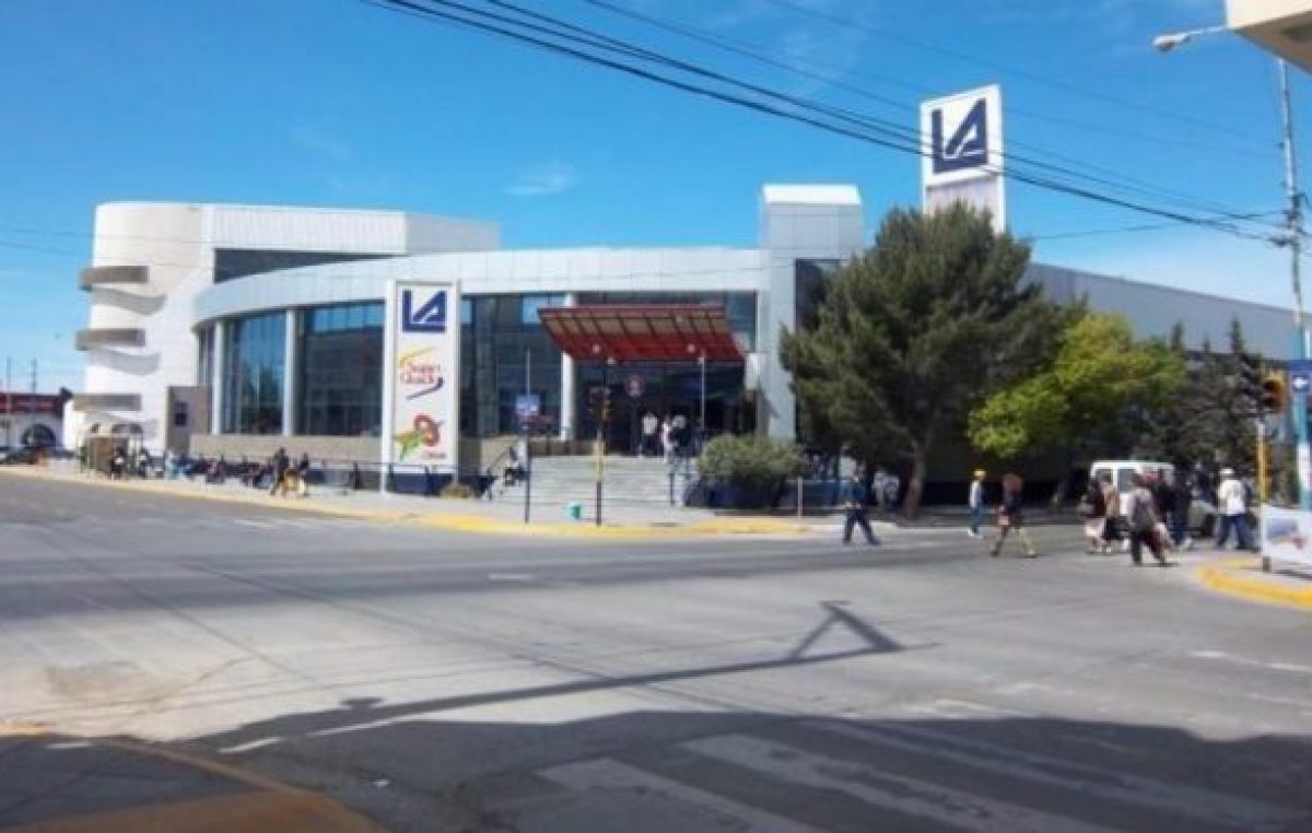 Chubut: el supermercado de la familia de Marcos Peña remarcó precios en medio de la tragedia