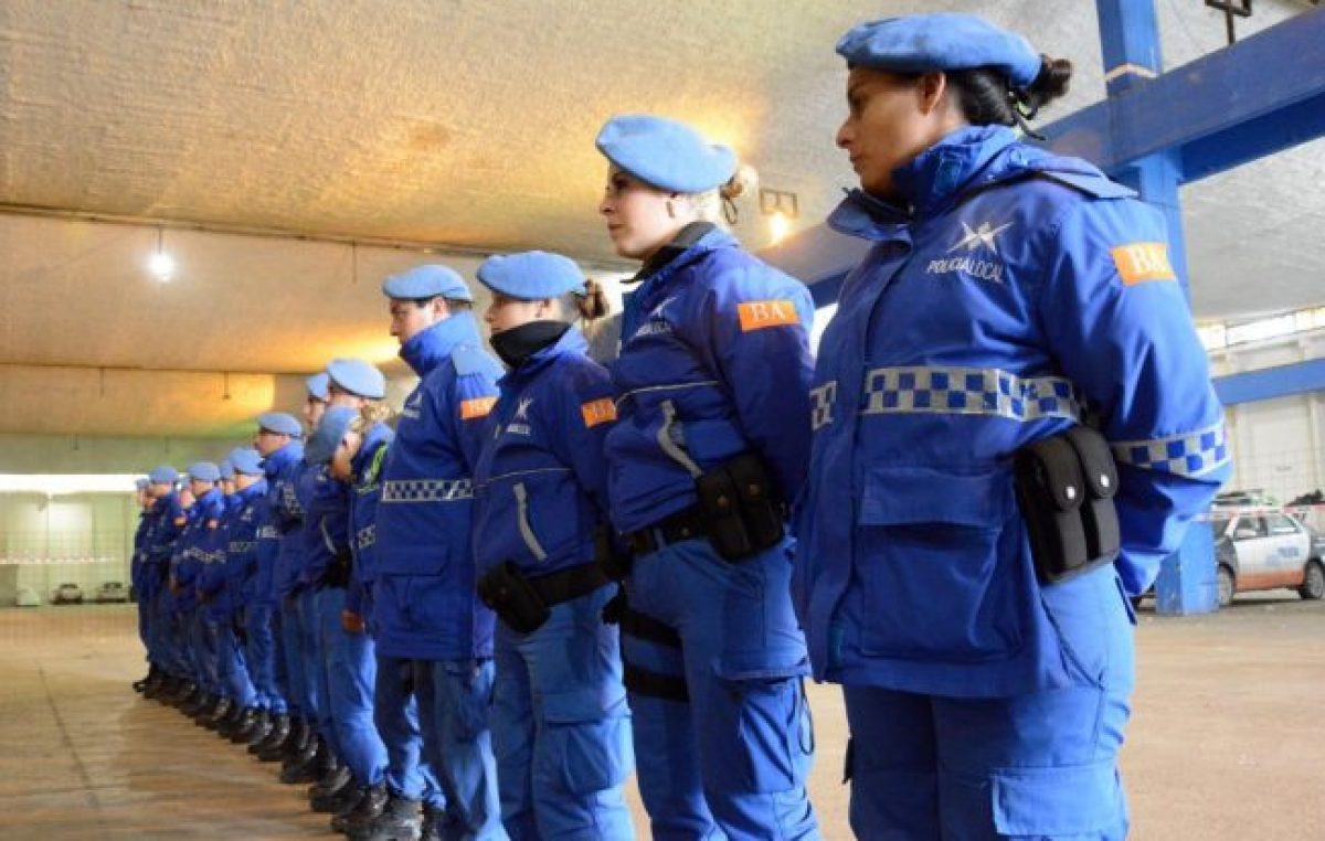Mar del Plata: Arroyo quiere equipar a la policía con esposas, bastones y gas pimienta