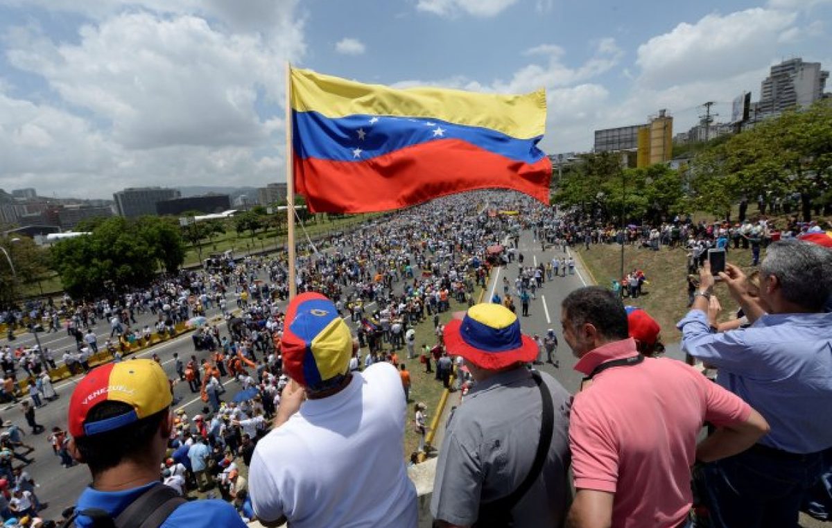 Quinto día de protestas masivas y represión en Venezuela: 200 heridos