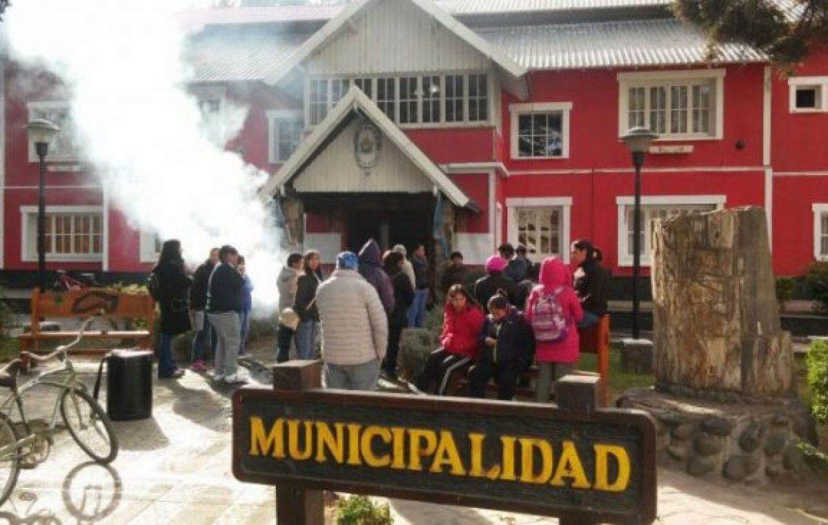 Junín de los Andes: Levantaron la toma del municipio tras el compromiso de avanzar con el pase a planta