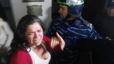 Violento desalojo en Azul y una dirigente social detenida tras un duro cruce con el intendente