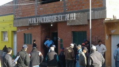 Brutal represión a trabajadores municipales de El Alto por una manifestación