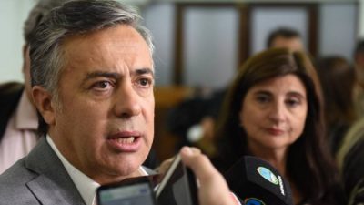 El Gobierno de Mendoza dice que si no hay reforma, habrá límites para intendentes