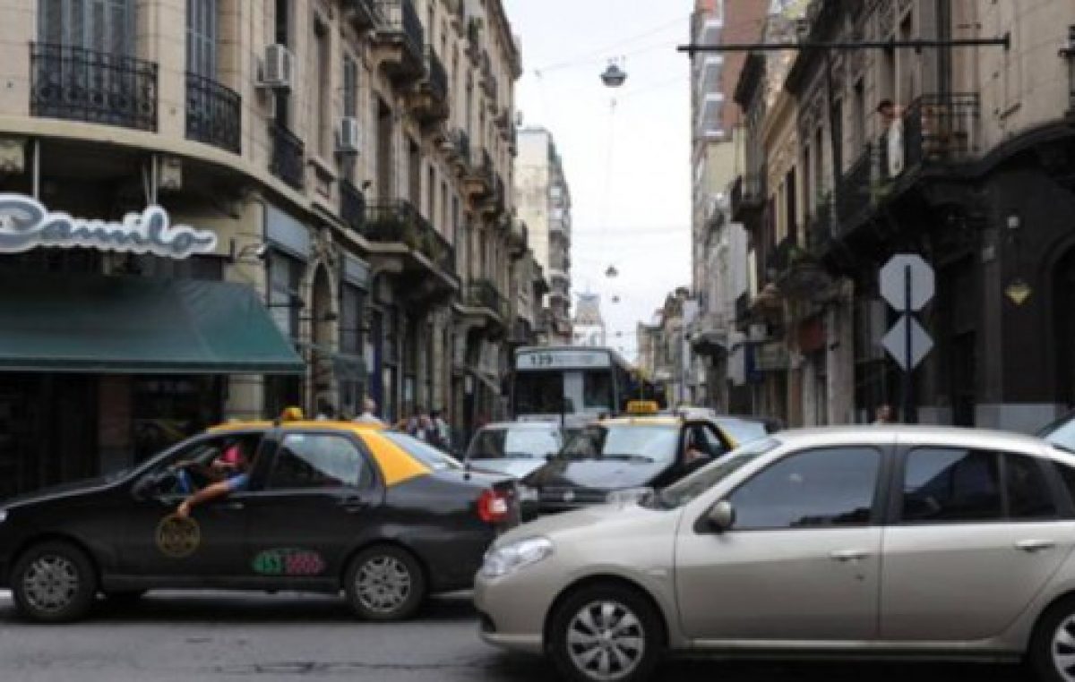 En diez años, el parque vehicular de Rosario creció un 66 por ciento