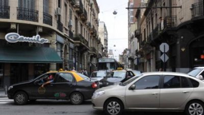 En diez años, el parque vehicular de Rosario creció un 66 por ciento