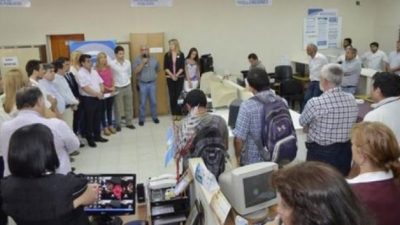 La Municipalidad de Corrientes salió a bancar los pases a planta