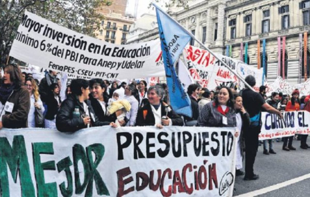 Paro en Uruguay y masiva marcha de trabajadores